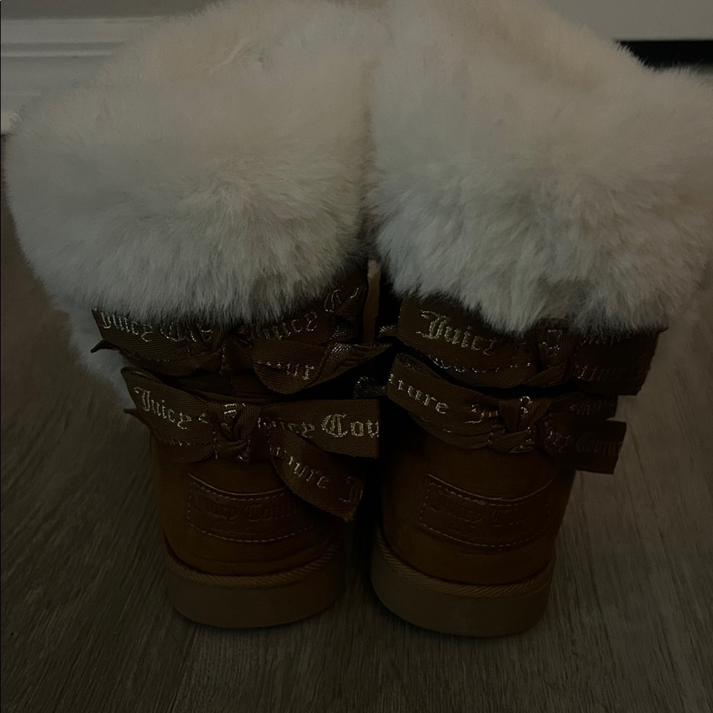Juicy Couture Tan Boots with Cream Fur